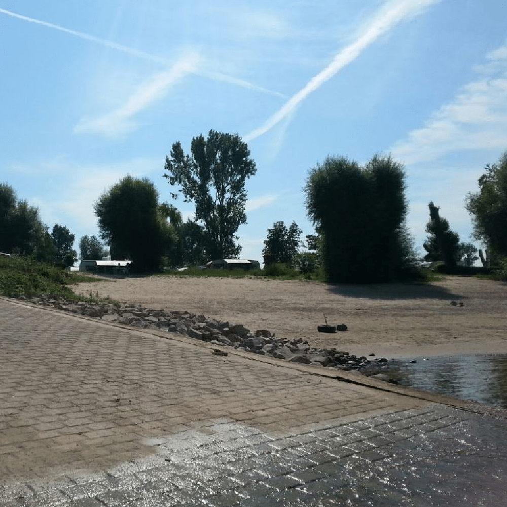 Bootsslipanlage am Rhein