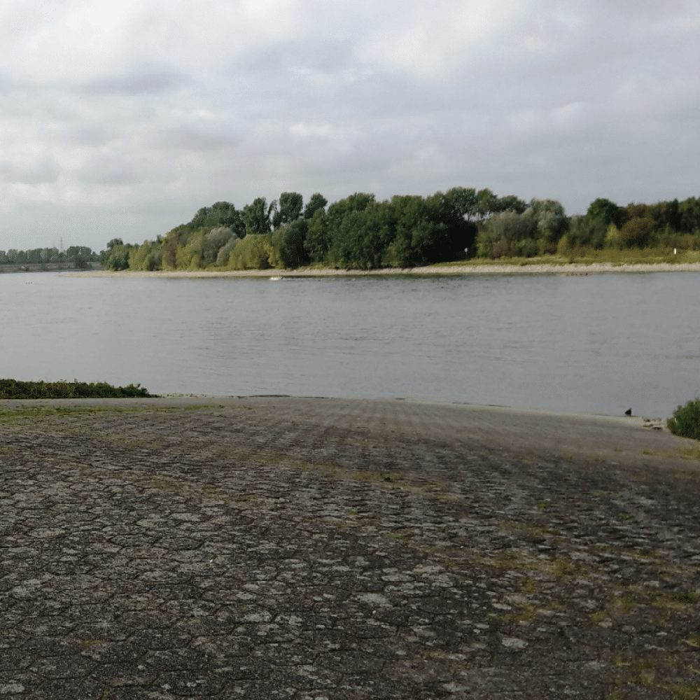 Slipanlage mit Parkplatz