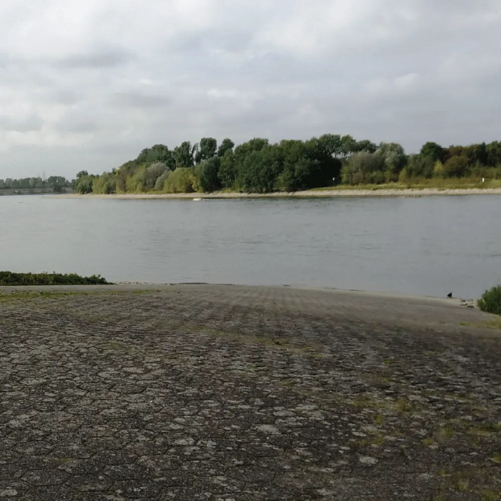 Slipanlage mit Parkplatz